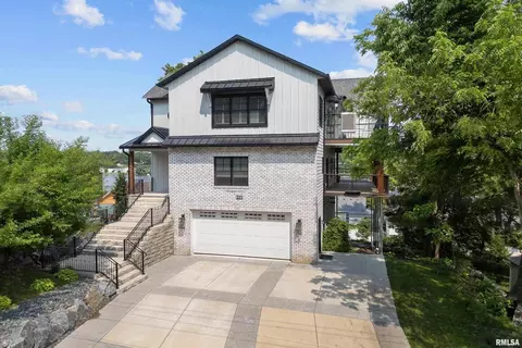 223 N 2nd St, Le Claire, IA 52753