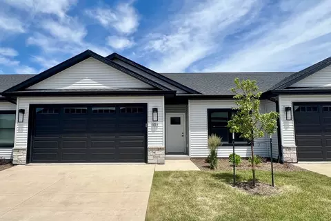 1875 Redbud Cir #102, Eldridge, IA 52748