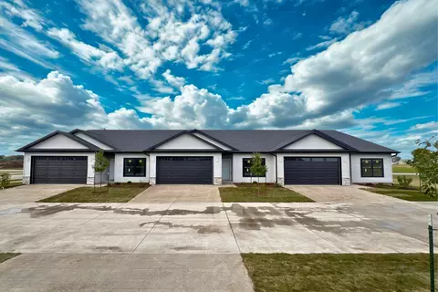 1875 Redbud Cir #103, Eldridge, IA 52748