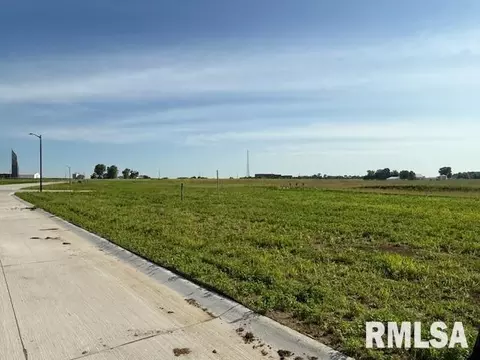 6433 Ryan Rd, Bettendorf, IA 52722