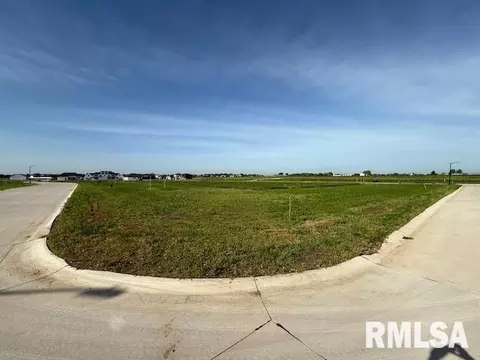 5726 Martin Ave, Bettendorf, IA 52722