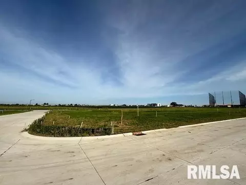 6323 Meyer Rd, Bettendorf, IA 52722