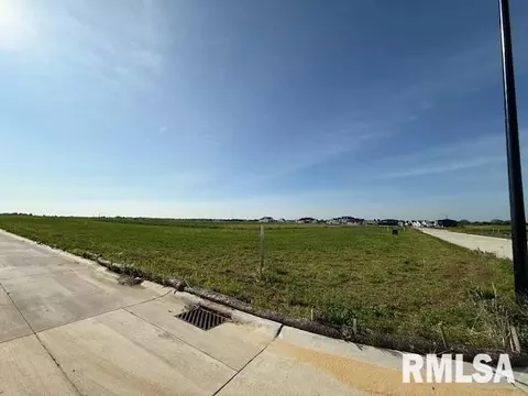 6293 Meyer Rd, Bettendorf, IA 52722