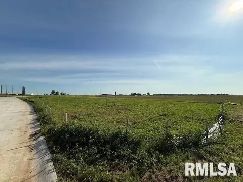 6269 Meyer Rd, Bettendorf, IA 52722