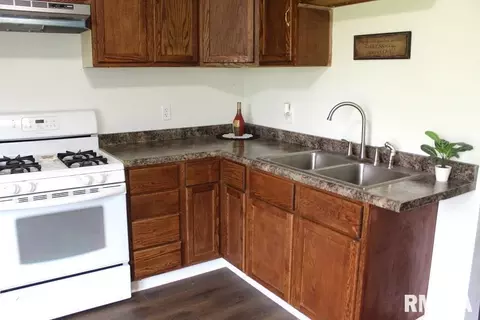 632 E 9th St, Kewanee, IL 61443 photo 10