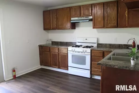 632 E 9th St, Kewanee, IL 61443 photo 11