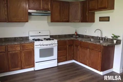 632 E 9th St, Kewanee, IL 61443 photo 7