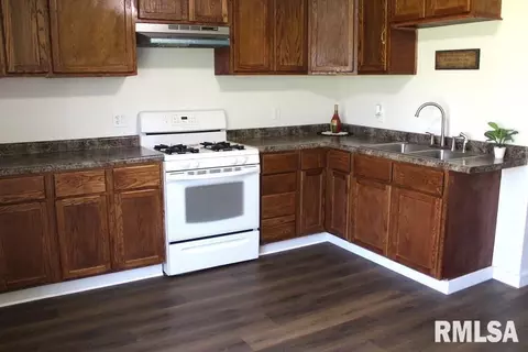 632 E 9th St, Kewanee, IL 61443 photo 8