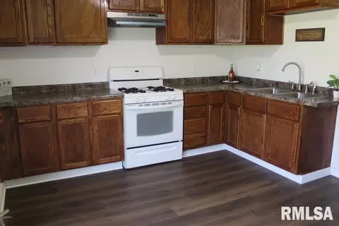 632 E 9th St, Kewanee, IL 61443 photo 6