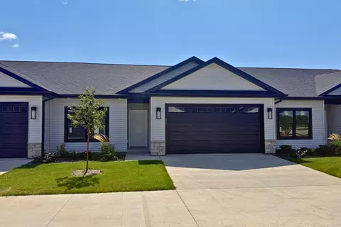 1867 Redbud Cir #102, Eldridge, IA 52748