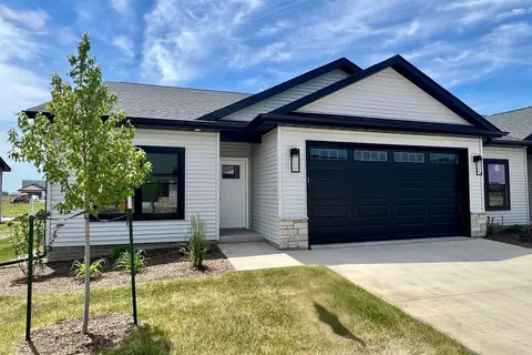 1867 Redbud Cir #103, Eldridge, IA 52748