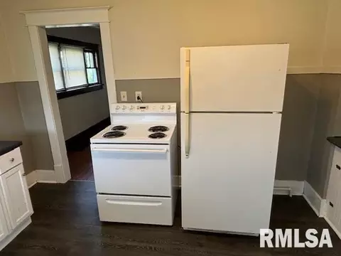 Entry Way - 712 Roosevelt Ave, Kewanee, IL 61443 photo 1 of 1