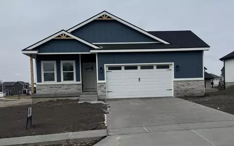 6108 Thor Ave, Davenport, IA 52807