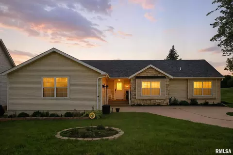 106 Valley View Dr, Sherrard, IL 61281