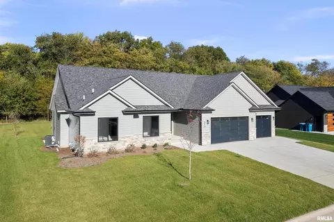 313 Linda Ln, Riverdale, IA 52722