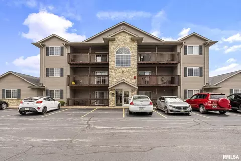 3215 S 16th Ave #201, Eldridge, IA 52748