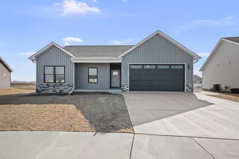 1832 Redbud Cir, Eldridge, IA 52748