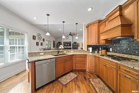 627 10th Ave, Silvis, IL 61282 photo 13