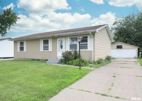 1310 Calvin St, Davenport, IA 52804