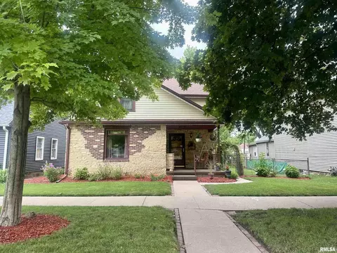 1723 Pershing Blvd, Clinton, IA 52732