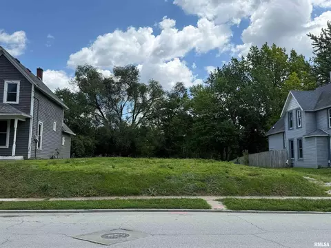 1501 Bridge Ave, Davenport, IA 52803