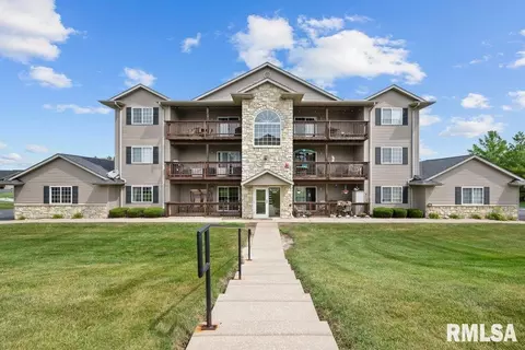 3209 S 16th Ave #203, Eldridge, IA 52748