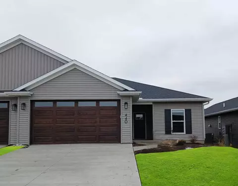 440 N 4th Ave, Eldridge, IA 52748