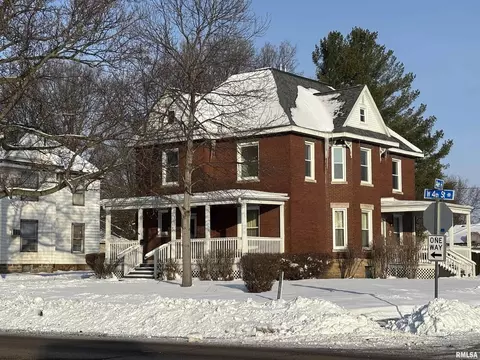 802 4th St W, Sterling, IL 61081