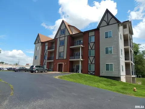 3415 Eastern Ave #203, Davenport, IA 52807