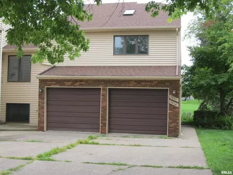 3934 Partridge Cir #D, Bettendorf, IA 52722