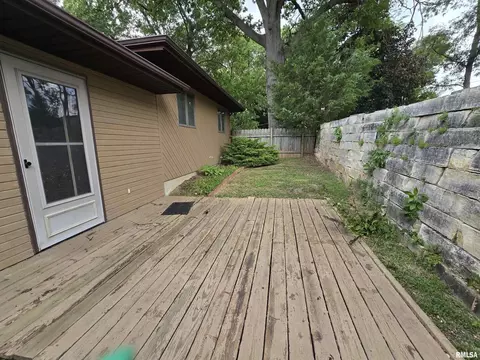 Exterior - 301 4th St #4, Fulton, IL 61252 photo 1 of 2
