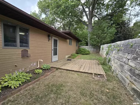 Exterior - 301 4th St #4, Fulton, IL 61252 photo 2 of 2