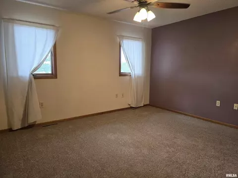 Bedroom - 301 4th St #4, Fulton, IL 61252 photo 1 of 6