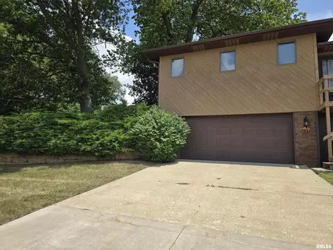 301 4th St #4, Fulton, IL 61252
