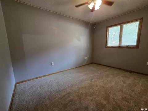 Bedroom - 301 4th St #4, Fulton, IL 61252 photo 4 of 6