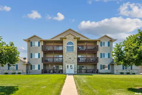 121 E Price St #102, Eldridge, IA 52748