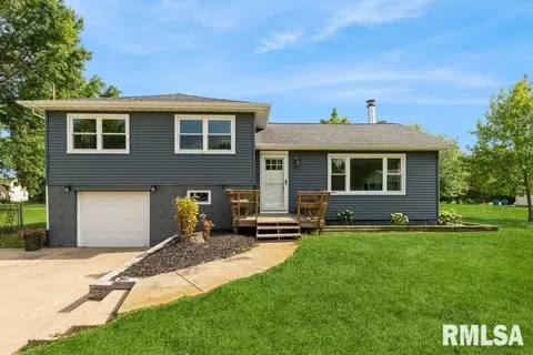 814 Jones St, Le Claire, IA 52753