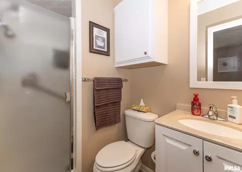 3702 37th Ave #2, Moline, IL 61265 photo 15