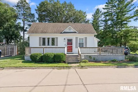 109 W Davies St, Eldridge, IA 52748