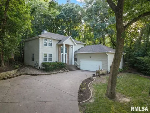 5567 Crow Creek Rd, Bettendorf, IA 52722