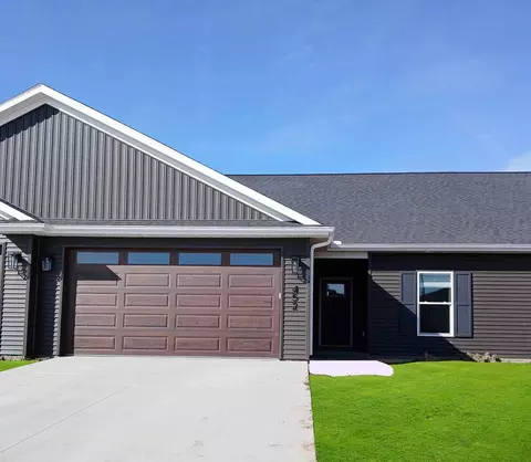 452 N 4th Ave, Eldridge, IA 52748