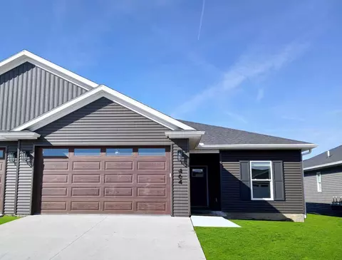 464 N 4th Ave, Eldridge, IA 52748