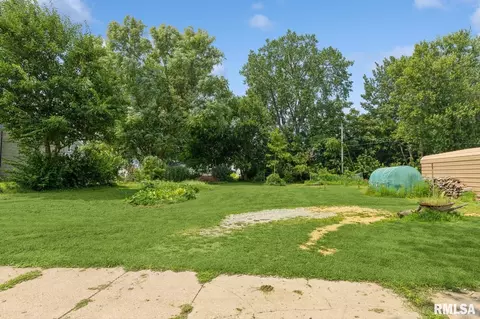 2512 Roosevelt St, Clinton, IA 52732