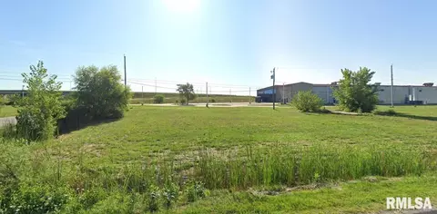 141 Sunshine Ln, Milan, IL 61264