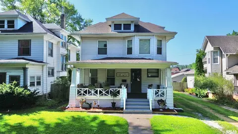 631 5th Ave S, Clinton, IA 52732
