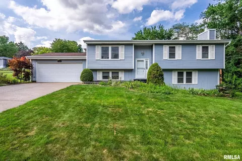 2904 E 39th St, Davenport, IA 52807