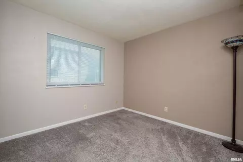 3045 4th St #7, Moline, IL 61265 photo 13