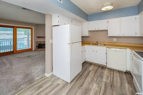 3045 4th St #7, Moline, IL 61265 photo 8