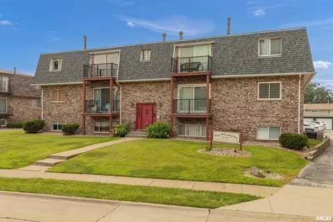 3045 4th St #7, Moline, IL 61265