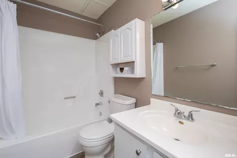 3045 4th St #7, Moline, IL 61265 photo 16
